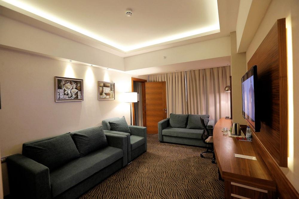 Western Premier Karsiyaka Convention & Otel
